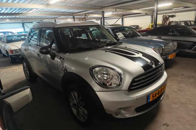 MINI Countryman (2011) thumbnail 3