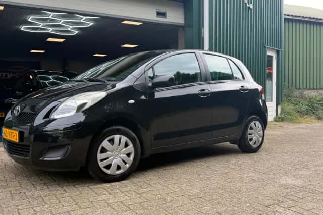 Toyota Yaris (2010) thumbnail 1