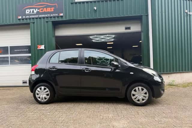 Toyota Yaris (2010) thumbnail 6