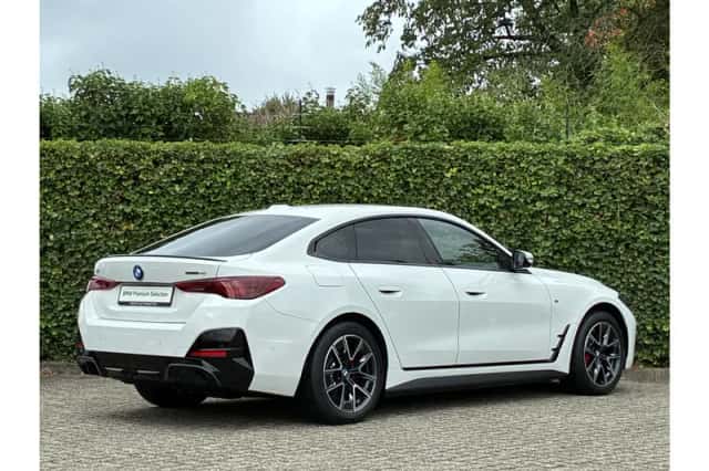 BMW i4 (2024) thumbnail 3
