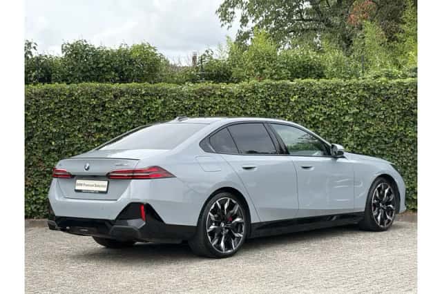 BMW i5 (2025) thumbnail 3