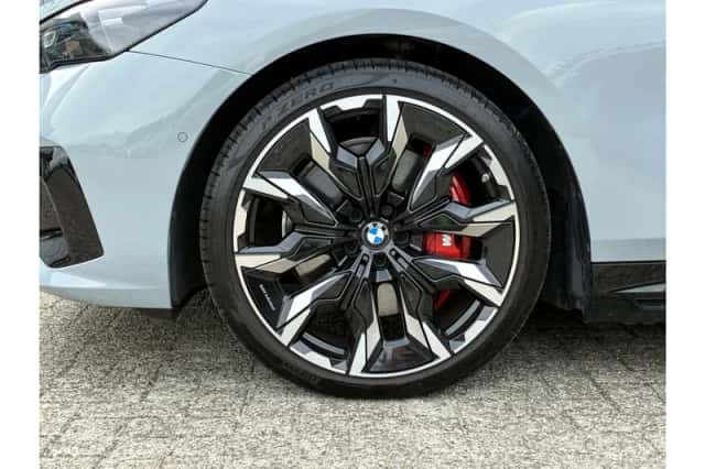 BMW i5 (2025) thumbnail 5