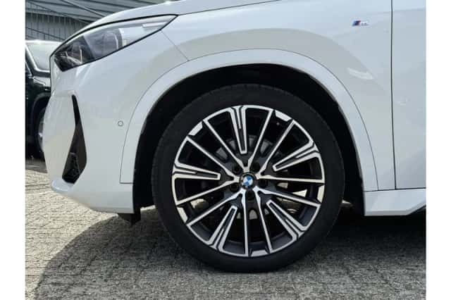 BMW X1 (2023) thumbnail 4
