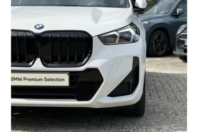 BMW X1 (2023) thumbnail 5