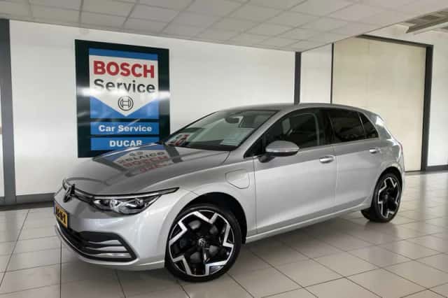 Volkswagen Golf (2021) thumbnail 1