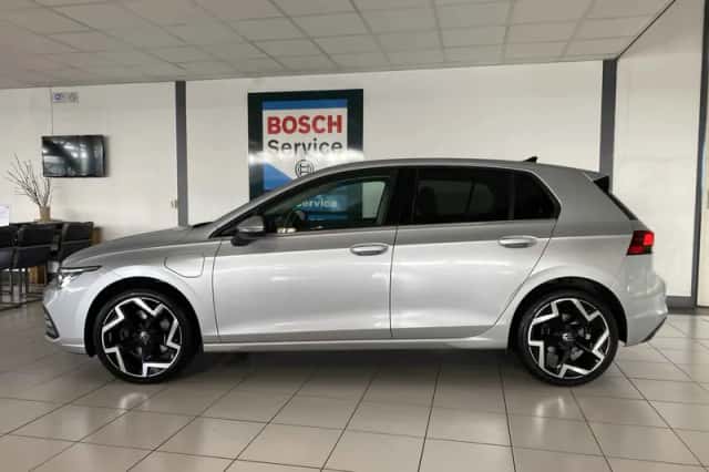 Volkswagen Golf (2021) thumbnail 2