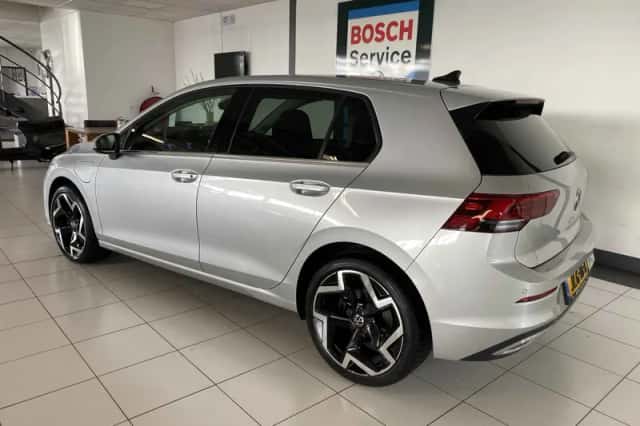 Volkswagen Golf (2021) thumbnail 3