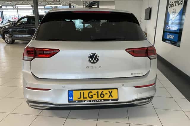 Volkswagen Golf (2021) thumbnail 4