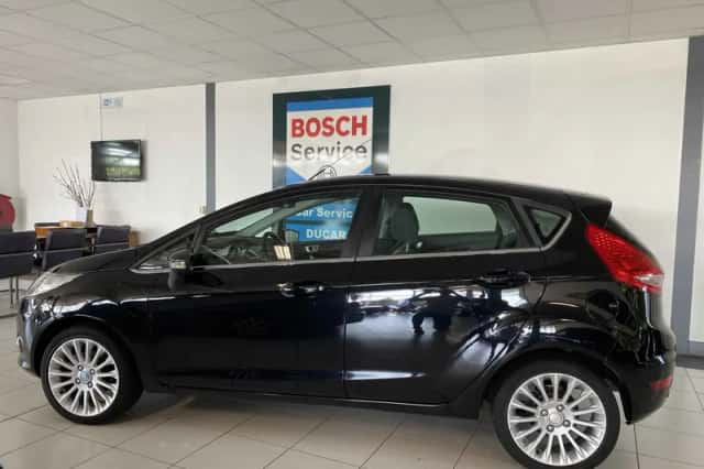 Ford Fiesta (2012) thumbnail 2