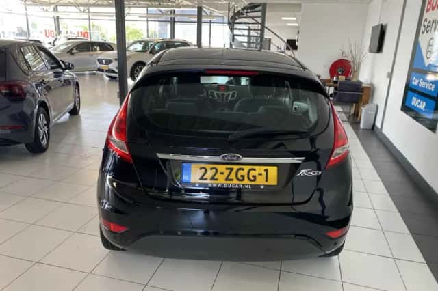 Ford Fiesta (2012) thumbnail 4