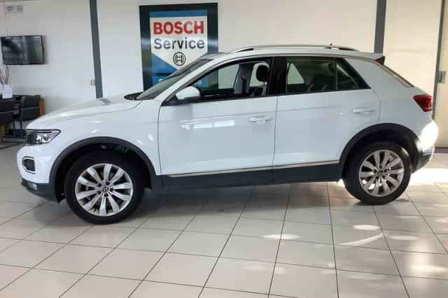 Volkswagen T-Roc (2021) thumbnail 2