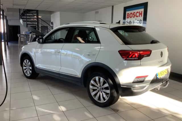 Volkswagen T-Roc (2021) thumbnail 3