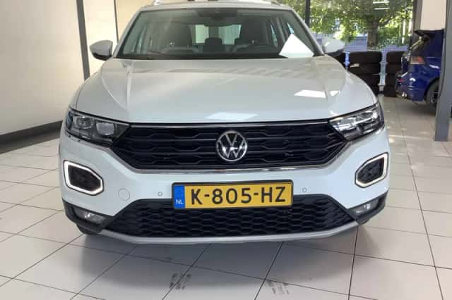 Volkswagen T-Roc (2021) thumbnail 5