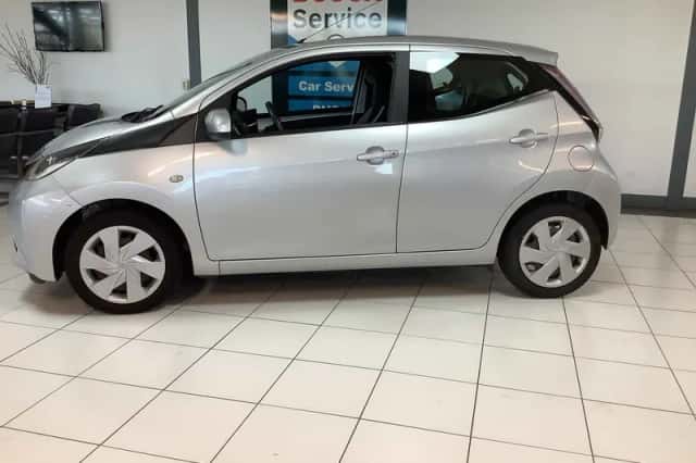 Toyota Aygo (2015) thumbnail 2