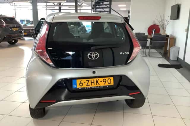 Toyota Aygo (2015) thumbnail 5