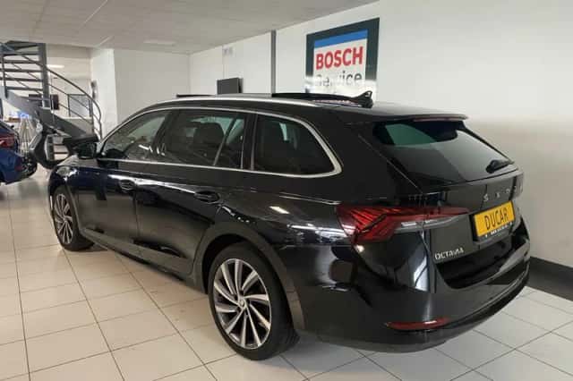 Škoda Octavia (2022) thumbnail 3