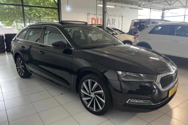 Škoda Octavia (2022) thumbnail 5