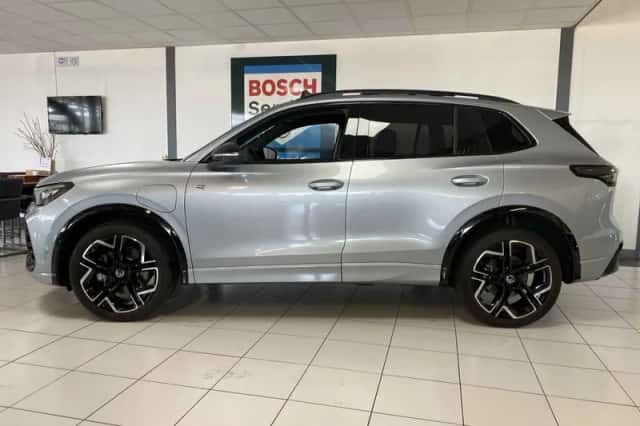 Volkswagen Tiguan (2025) thumbnail 2