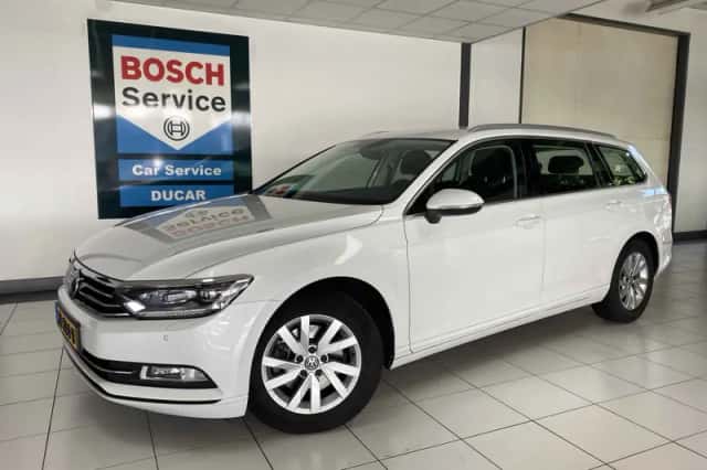 Volkswagen Passat (2019) thumbnail 1