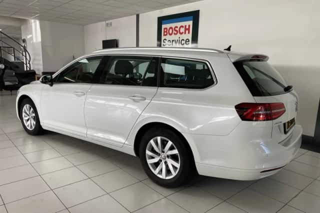 Volkswagen Passat (2019) thumbnail 3