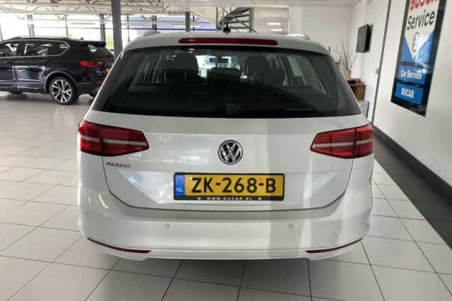 Volkswagen Passat (2019) thumbnail 4