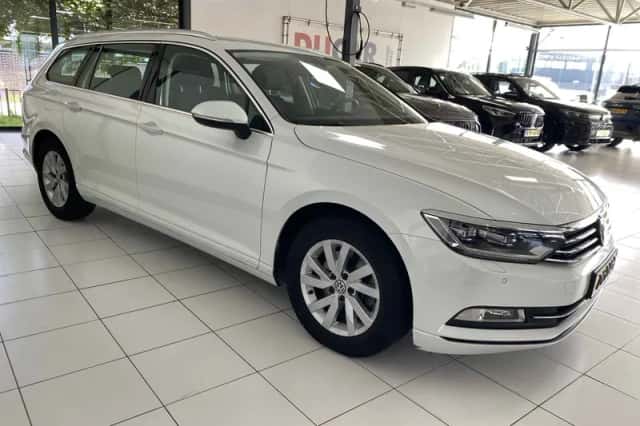 Volkswagen Passat (2019) thumbnail 5