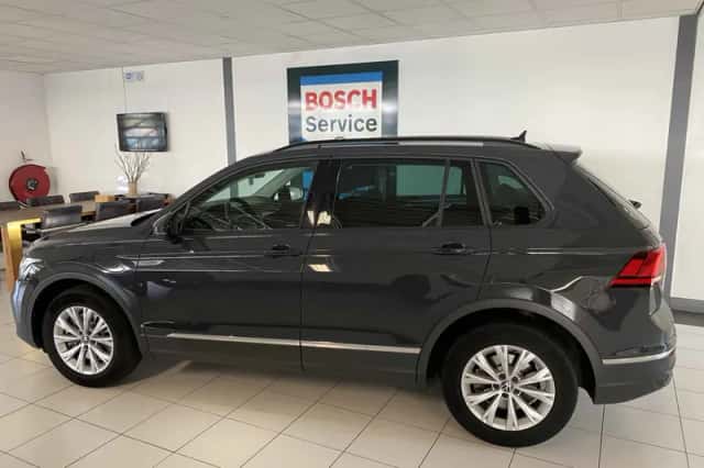 Volkswagen Tiguan (2023) thumbnail 2