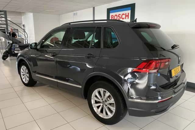 Volkswagen Tiguan (2023) thumbnail 3