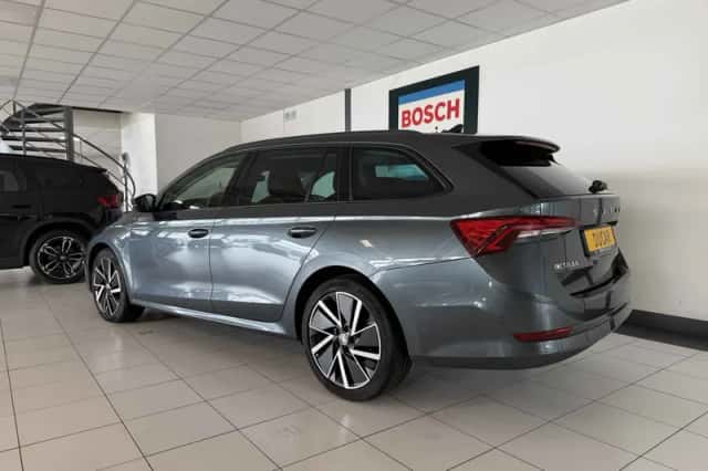 Škoda Octavia (2021) thumbnail 3