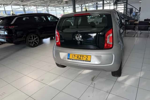 Volkswagen Up! (2012) thumbnail 4