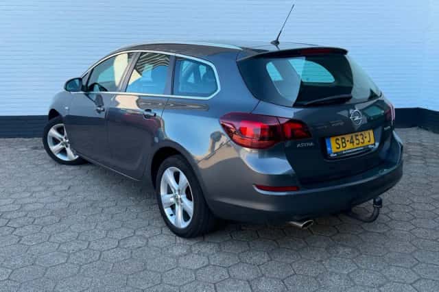 Opel Astra Sports Tourer (2011) thumbnail 3
