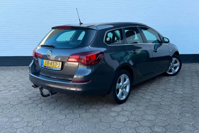 Opel Astra Sports Tourer (2011) thumbnail 5