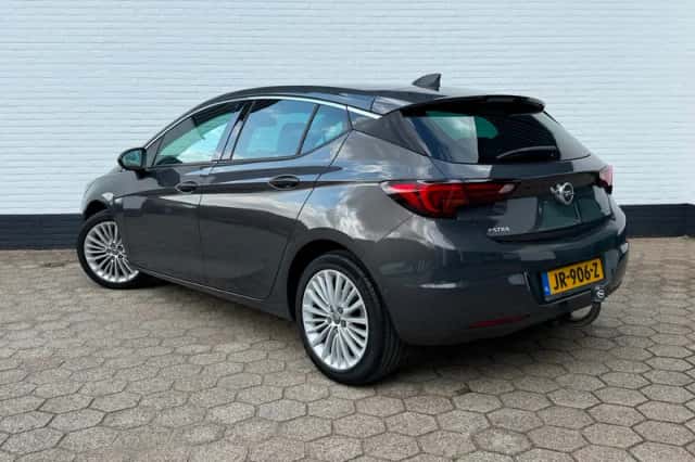 Opel Astra (2016) thumbnail 3
