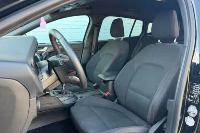 Ford Focus (2019) thumbnail 2