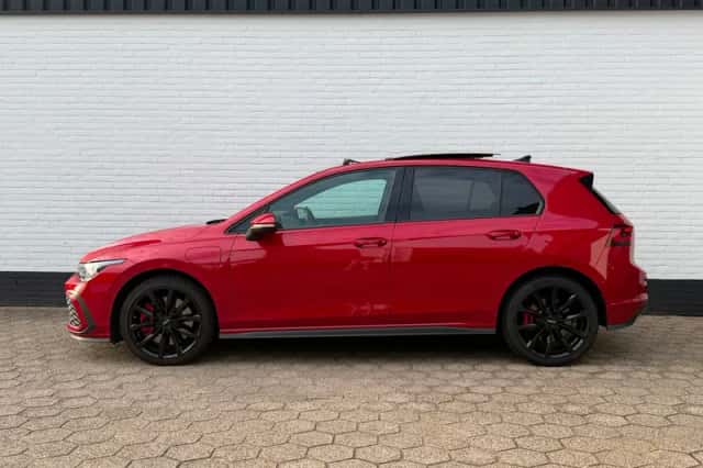 Volkswagen Golf (2021) thumbnail 2