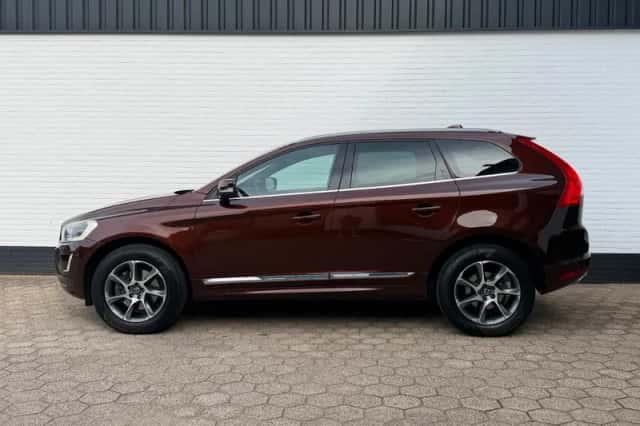Volvo XC60 (2014) thumbnail 2