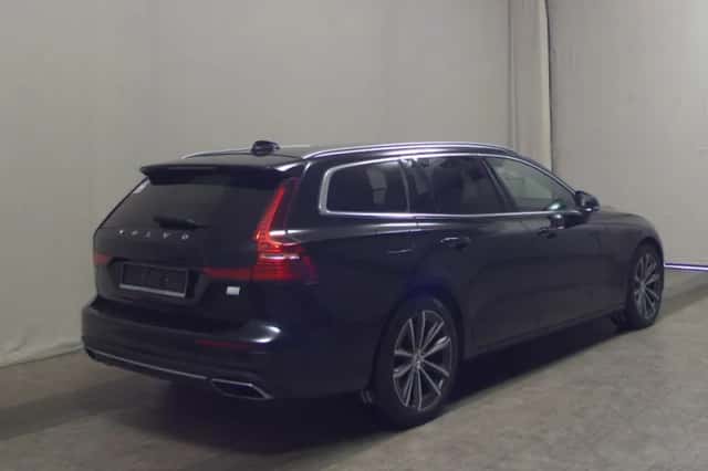 Volvo V60 (2021) thumbnail 3