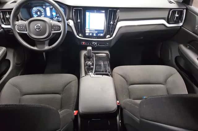 Volvo V60 (2021) thumbnail 5