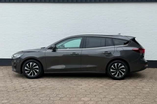 Ford Focus (2023) thumbnail 2