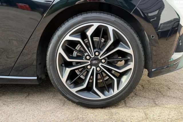 Ford Focus (2019) thumbnail 3