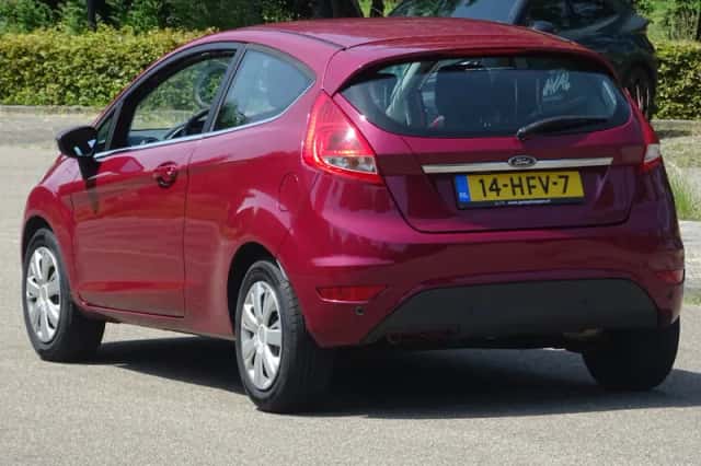 Ford Fiesta (2008) thumbnail 2