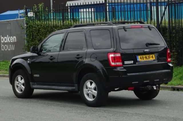 Ford Escape (2008) thumbnail 2