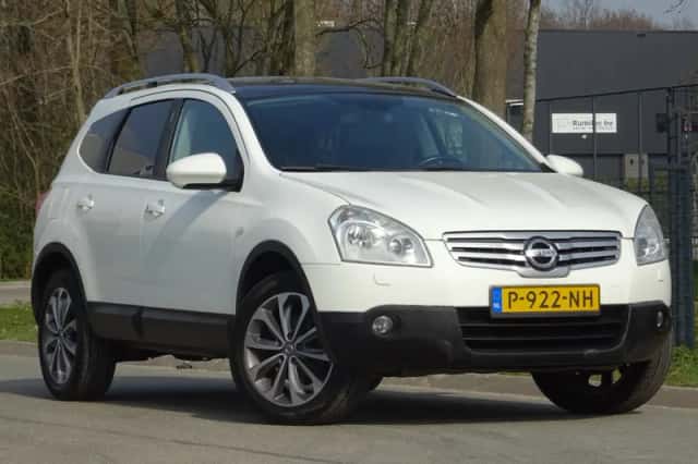 Nissan Qashqai+2 (2009) thumbnail 4