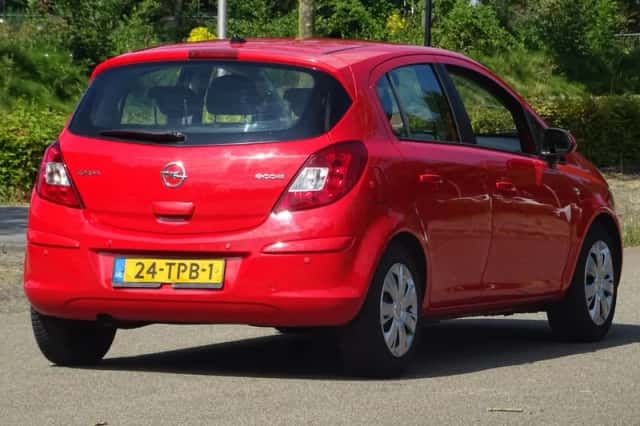 Opel Corsa (2012) thumbnail 3
