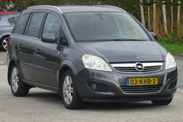 Opel Zafira (2009) thumbnail 4