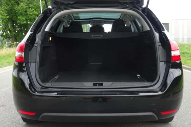 Peugeot 308 (2015) thumbnail 5