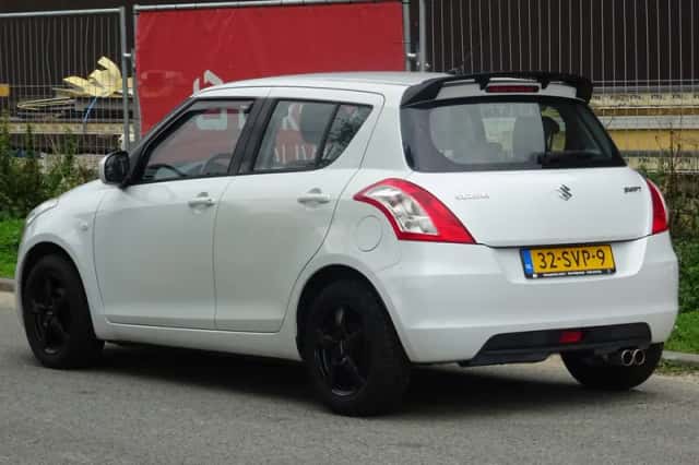 Suzuki Swift (2012) thumbnail 2