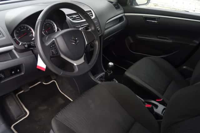 Suzuki Swift (2012) thumbnail 6