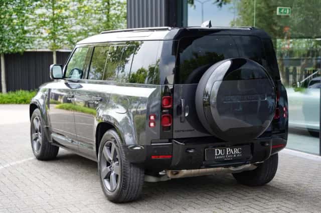 Land Rover Defender (2024) thumbnail 3
