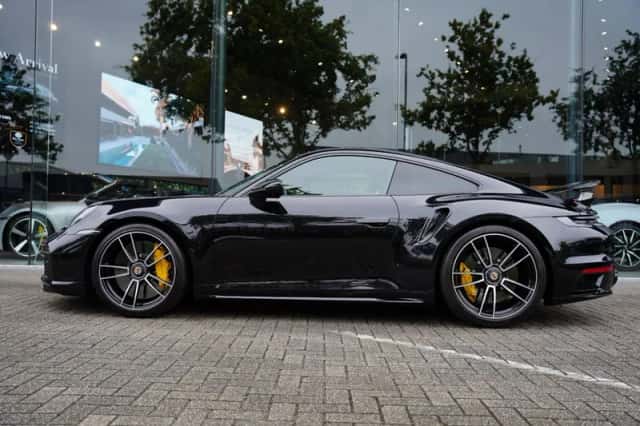 Porsche 911 (2023) thumbnail 2
